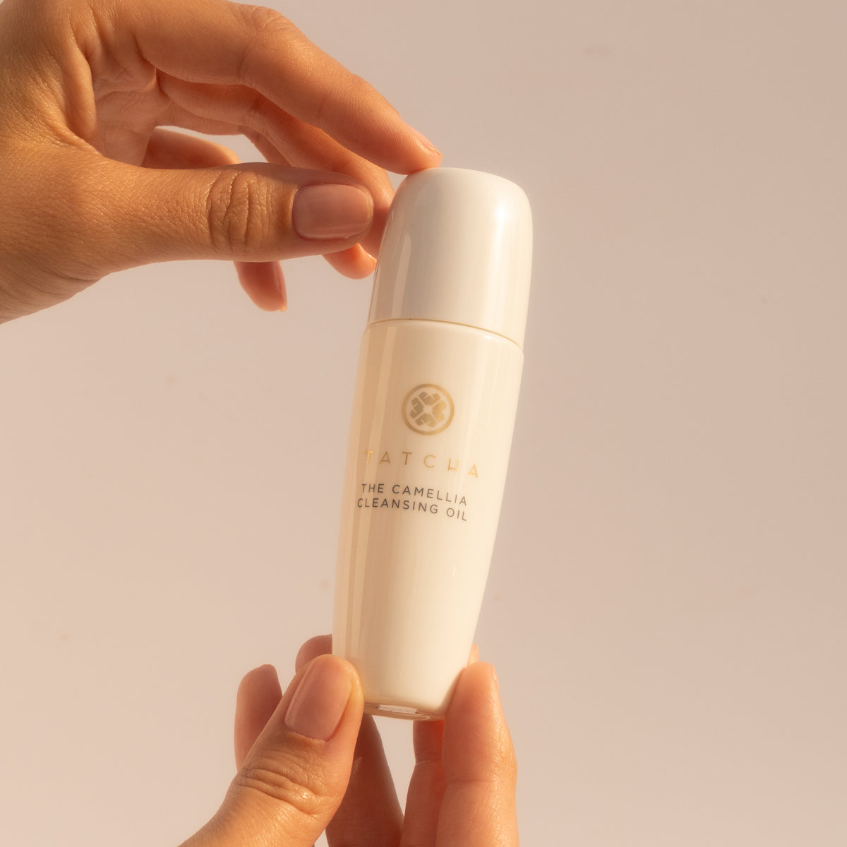 CamelliaCleansingOil-pdp-Mini-Hands-1200x1200_b35575a2-498d-42f8-9c99-4850bd553804.jpg