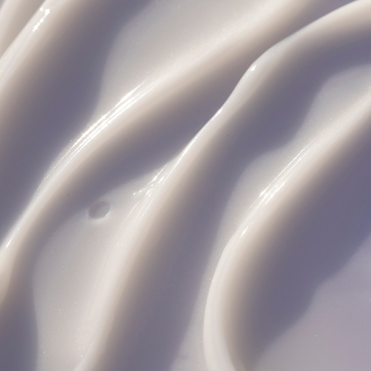 DewySerum-pdp-Texture-CloseUp-1200x1200_0dfd8676-3517-484b-9f06-3d94533bd69a.jpg