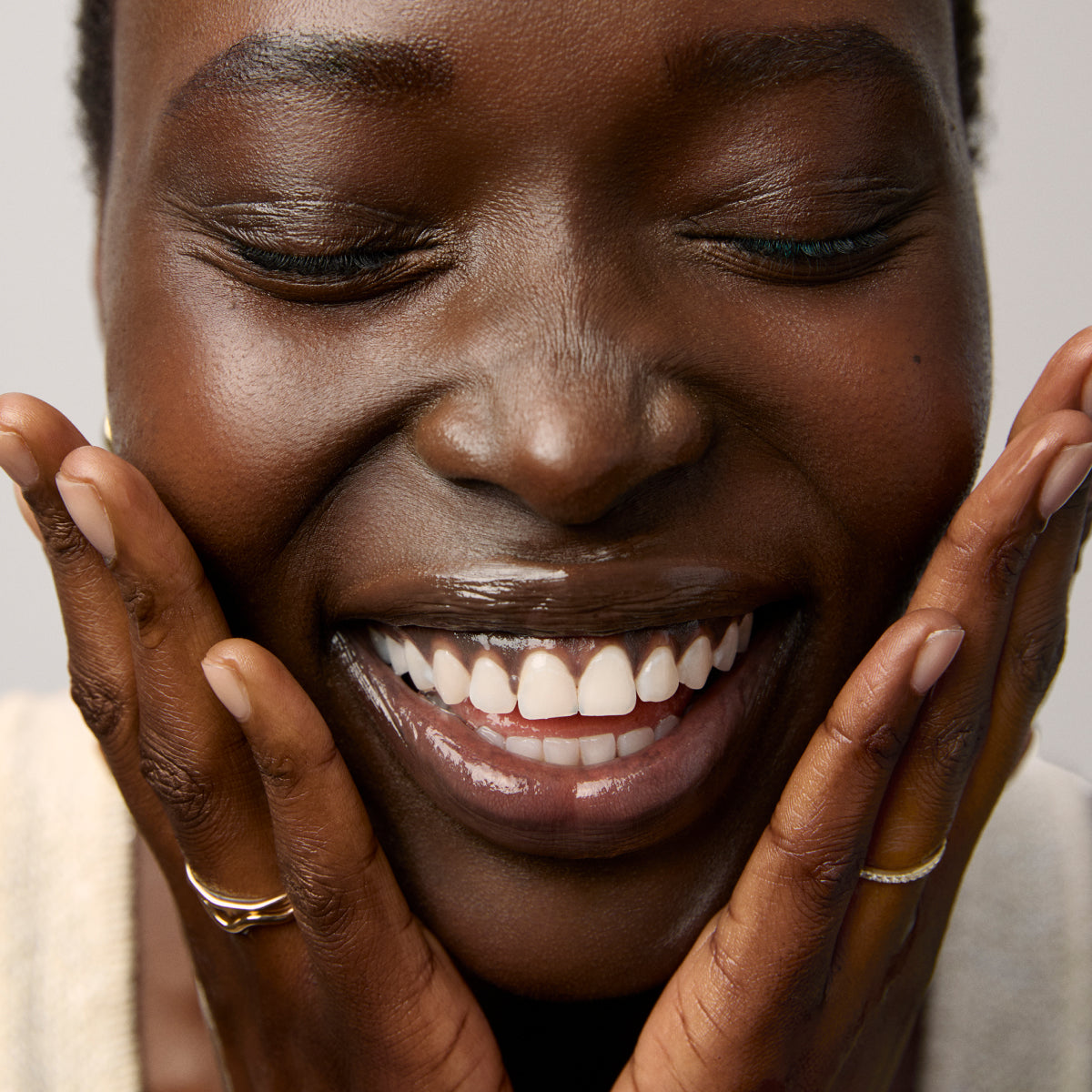 Essence-Aug26-Ppage-ModelSkinFinish_1e0d5017-6a30-45ca-b3b3-374105a531db.jpg