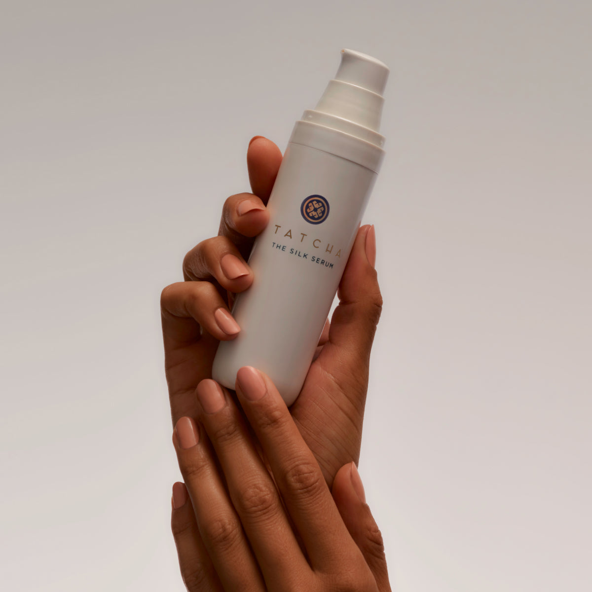 SilkSerum-Aug26-Ppage-HandHold_c009c835-2370-4901-a2f2-d8debc2df803.jpg